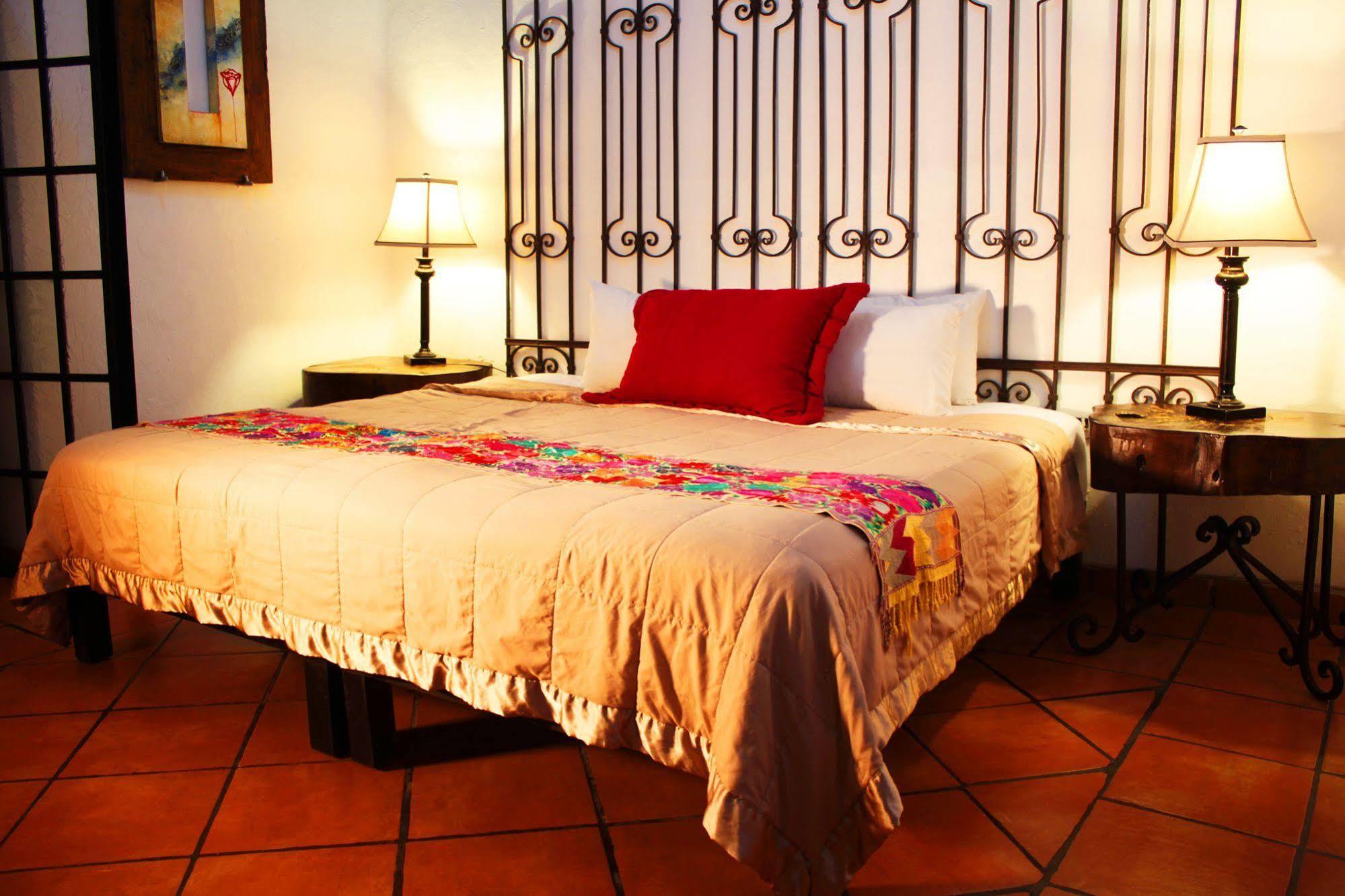 Hotel Casa Armonia Tlaquepaque Bagian luar foto